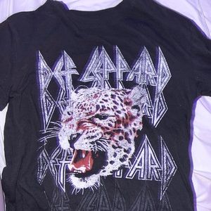 def leppard graphic tee